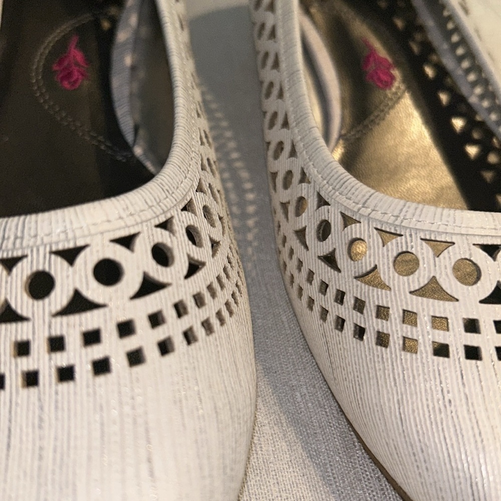 Ros Hommerson ‘Tina’ Flat Slip On Shoes w/ Hole Amazing quality Size 8 Like new - Picture 6 of 15